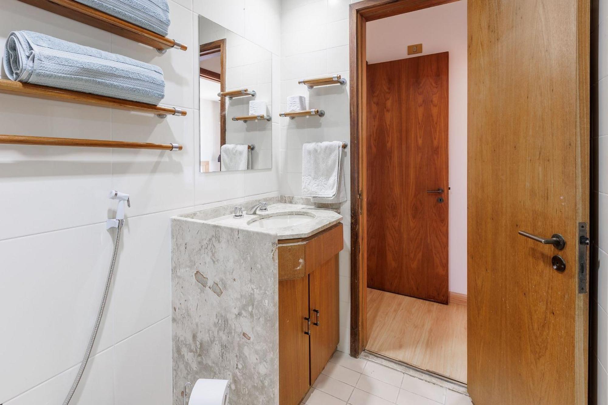 A 150 Metros Da Do Leblon Com Academia, Arrumacao Diaria E Vista Mar Apartamento Río de Janeiro